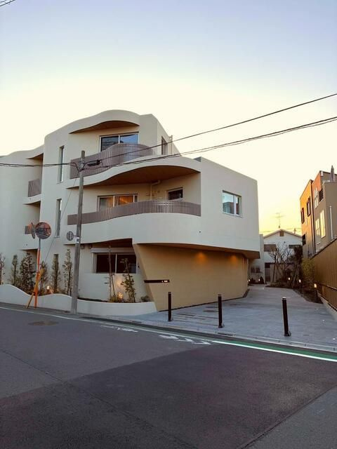 バンレーラ鷹番の外観