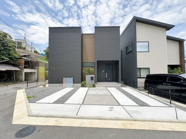 安佐北区口田南6丁目 No.1の駐車場|車は並列3台（車種によっては4台）駐車可能☆
広い駐車スペースは来客時なども安心です♪