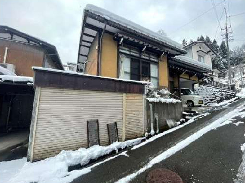 2026/8/20ご成約　戸建　高山市長坂町　320万（4/5新規）の外観