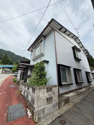 26/8/22ご成約　戸建　飛騨市神岡町東町　250万の外観