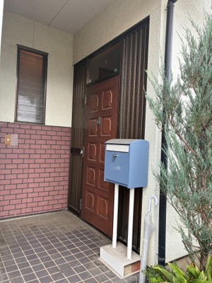 【玄関】 | 富士吉田市上吉田東1丁目　電動シャッターガレージ　3LDK
