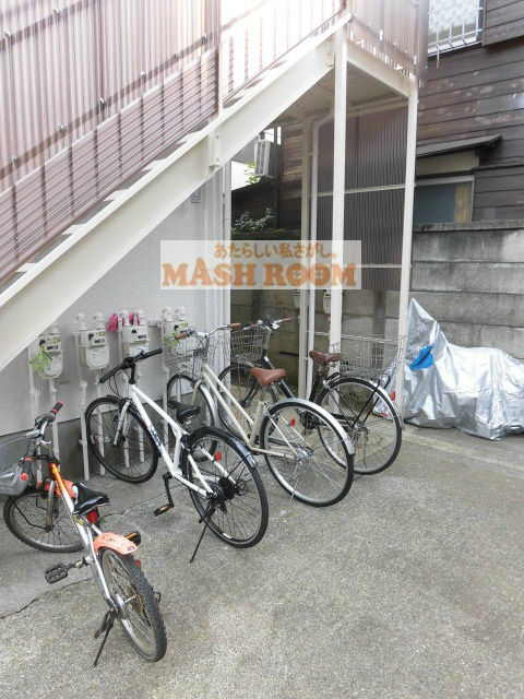 ハイツアイヴィのエントランス