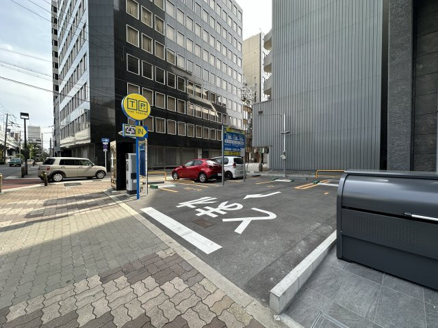 リアライズ立売堀ビルの駐車場