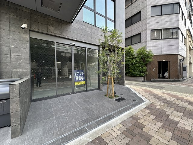 リアライズ立売堀ビルのエントランス