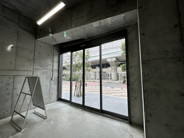 リアライズ立売堀ビルのエントランス