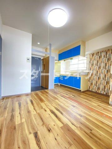 大阪市東淀川区西淡路５丁目の賃貸マンションの居間・リビング