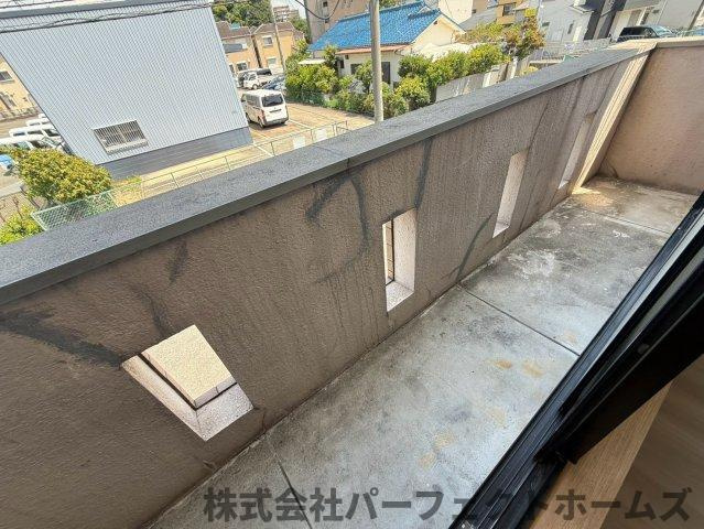 出口2丁目戸建のバルコニー|外からの目が気にならないバルコニーで洗濯物が干せます