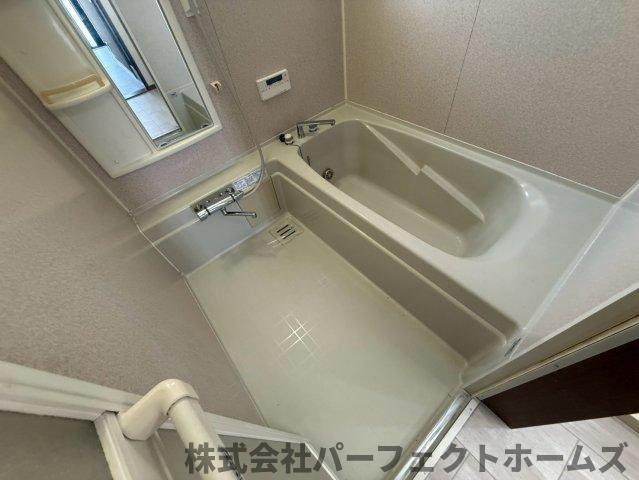 出口2丁目戸建の浴室|落ち着いた空間のお風呂です