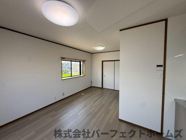 出口2丁目戸建の居間・リビング|ゆったりとしたリビングです