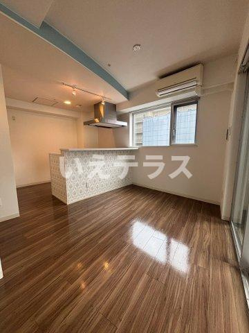ポコアポコ三宮ハイタワーの居間・リビング