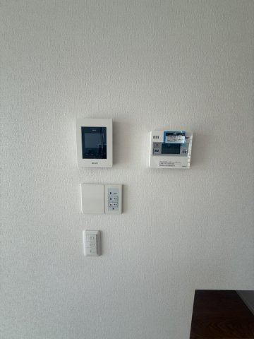サンコート 山口市平井2号地のセキュリティ|インターホンと電気錠です。