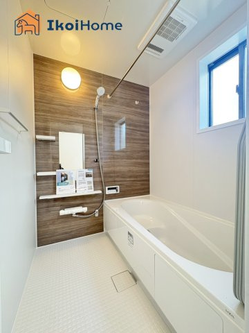 明石市貴崎1期　2号棟　新築戸建の浴室|【ホームページに現地動画掲載中】●年中無休：当日予約可●お子様と一緒に浸かれる広いバスタブ♪