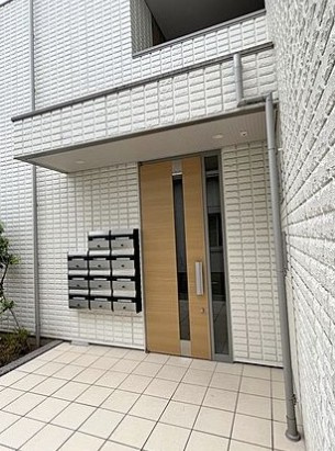 ルミエール小竹町のエントランス