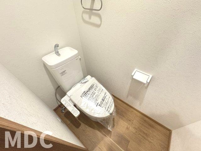 徳島市八万町下福万の賃貸マンションのトイレ