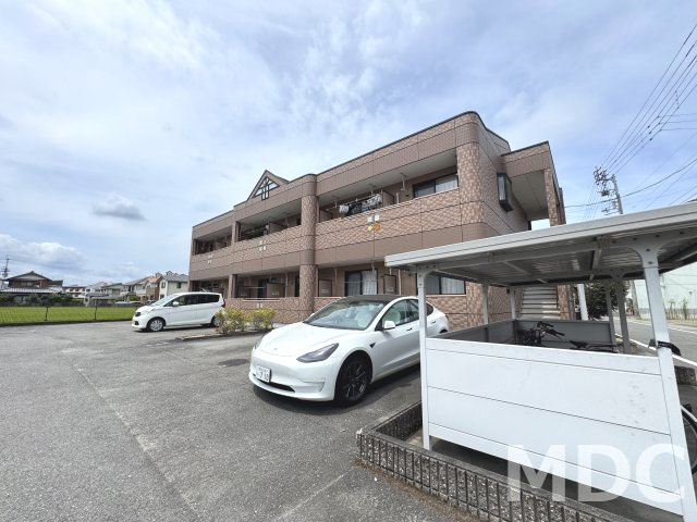 クレシア　Ｃｒｅｃｉａの駐車場