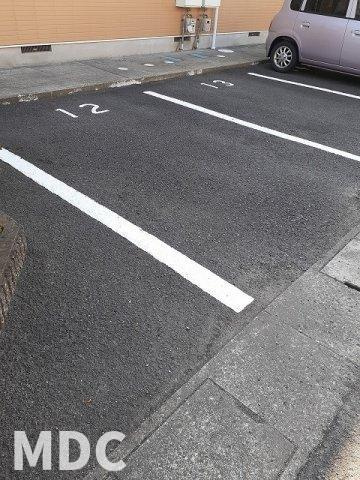 ファーイーストの駐車場