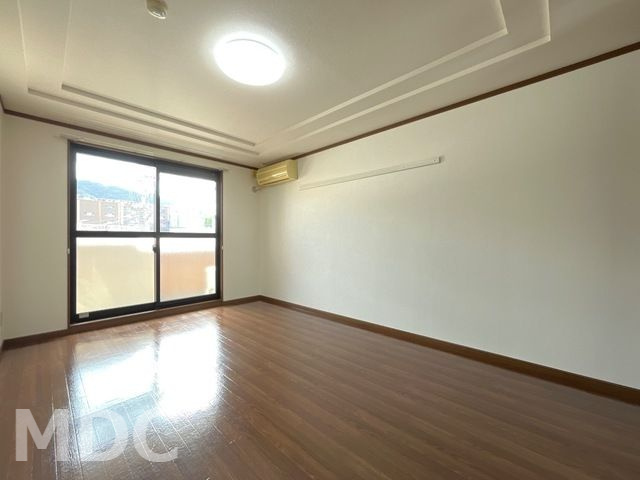パークヒルズ庄町の洋室