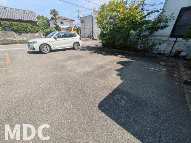 ガーデンヒル北島の駐車場
