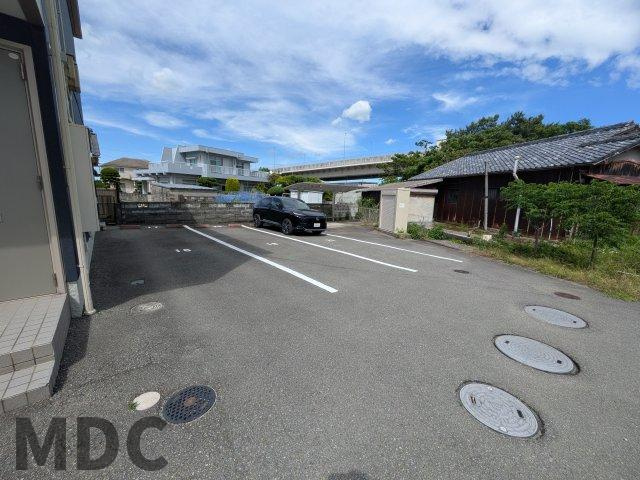 シャルマンファミーユ　I棟の駐車場