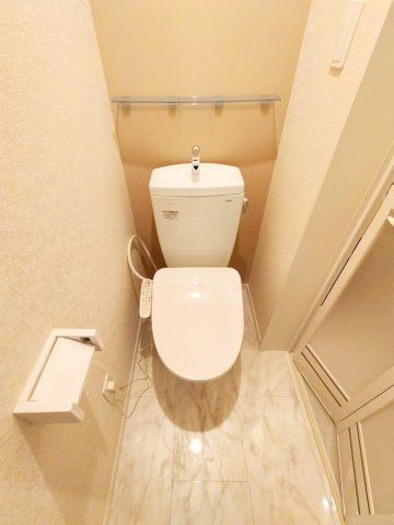 横浜市戸塚区矢部町のアパートのトイレ