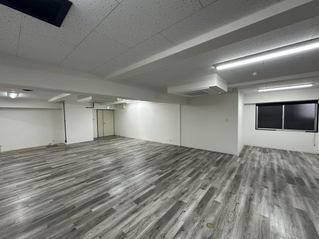 サンビラ大手前の洋室