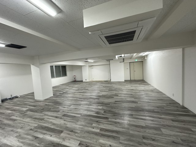 サンビラ大手前の洋室