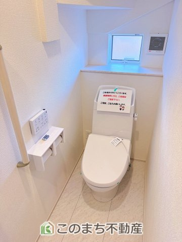 ハートフルタウン宇都宮市若草4丁目2665番のトイレ|同社施工物件の写真です。※建具やフローリング、その他仕様が違う場合がございます。
