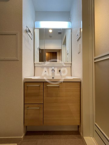 ネオ・ツリー・レジデンス難波の独立洗面台|ネオ・ツリー・レジデンス難波　独立洗面台