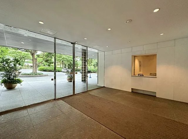 小石川パークタワーのロビー