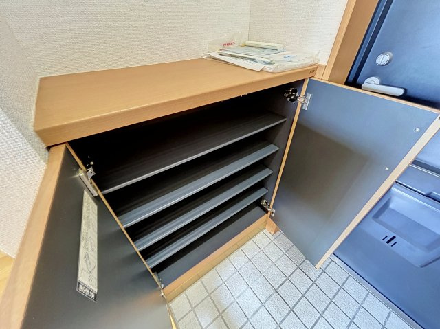 天樹ビルの収納|シューズボックス付きで玄関スッキリ