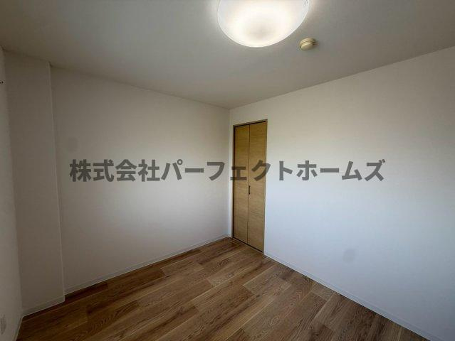 メゾンエスポワールの洋室|落ち着いた色調の洋室です