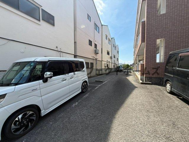 メゾンエスポワールの駐車場|駐車場に車を止められます