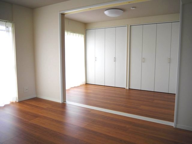 調布市染地３丁目の中古マンションの居間・リビング