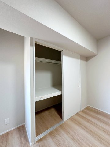 イーストヒルズ矢野弐番館 803の収納|6.1帖主寝室のクローゼット☆