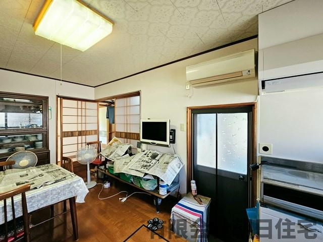 【居間・リビング】 | 美保関町片江中古住宅 | ゆったりとしたリビングです
