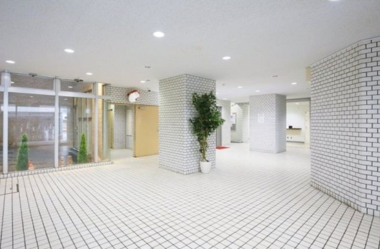 ニューライフ西早稲田のロビー|建物の内部です