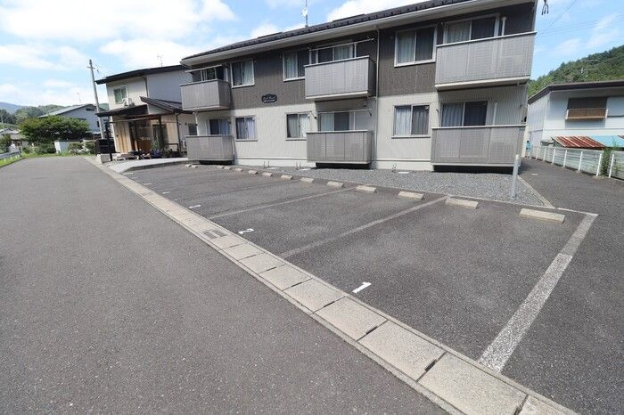 ベルウッドの駐車場