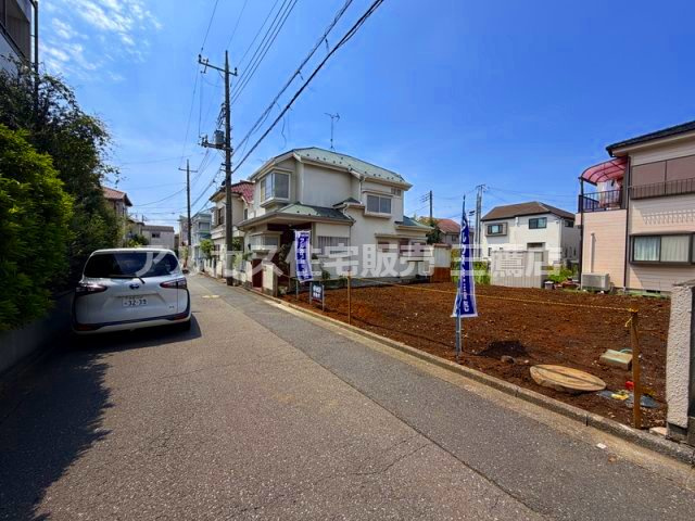 西武新宿線 田無駅 10分 新築戸建 西東京市向台町2丁目の前面道路含む現地写真|空が大きく広がる開放的な現地。2026年12月の新築完成が楽しみな良好な住環境です。