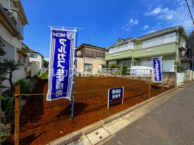 西武新宿線 田無駅 10分 新築戸建 西東京市向台町2丁目の外観|2026年12月完成予定の新築現場。落ち着いた住環境とすっきりとした前面道路が魅力です。