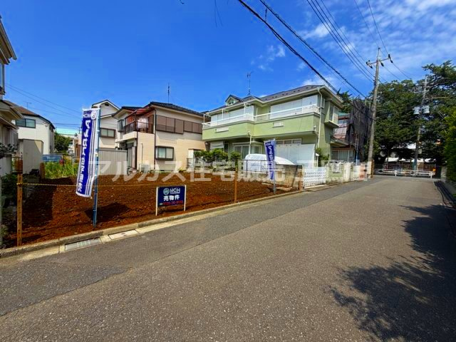 西武新宿線 田無駅 10分 新築戸建 西東京市向台町2丁目の前面道路含む現地写真|周辺は静かな住宅街。2026年12月の新築完成に向けて整えられた心地よいロケーションです。