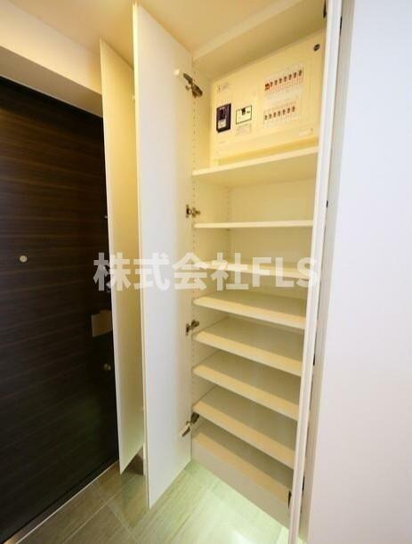 港区赤坂２丁目の賃貸マンションの玄関