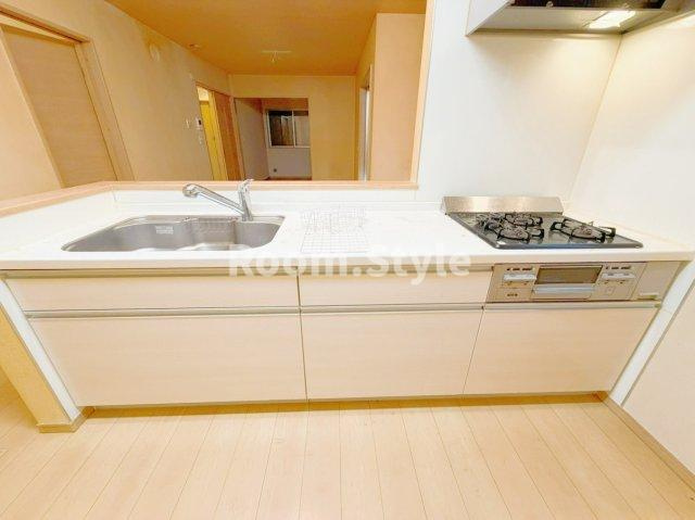 西東京市中町2丁目　中古戸建のキッチン|空室のためご都合に合わせてご内覧できます
お問合せはお電話でもお受付しております。
03-6450-5211