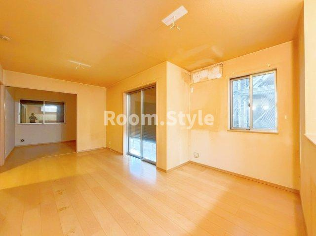 西東京市中町2丁目　中古戸建の居間・リビング|空室のためご都合に合わせてご内覧できます
お問合せはお電話でもお受付しております。
03-6450-5211