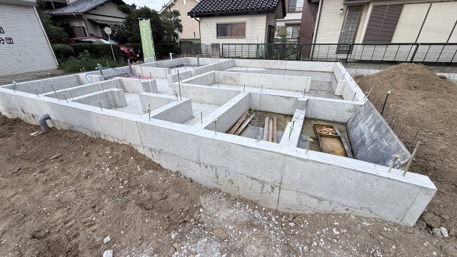 つくば市高見原第19　新築戸建の外観|現在基礎工事中！着々と形になっていく様子を見学することもできます♪