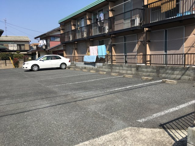 コーポみずくぼ　Ａ棟の駐車場|車をお持ちの方に嬉しい敷地内駐車場です。