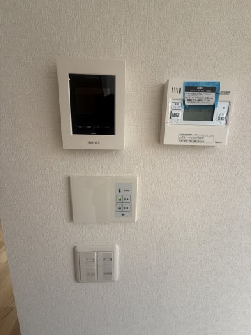 サンコート 山口市黒川6号地のセキュリティ|インターホンと玄関電気錠です。