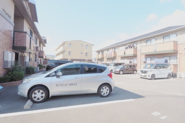 ソフィア小林の駐車場