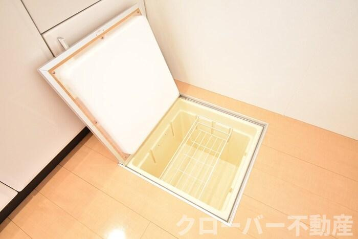 リバーサイド マロニエのキッチン|キッチン床下収納