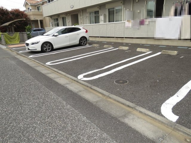 プレミールメゾンの駐車場