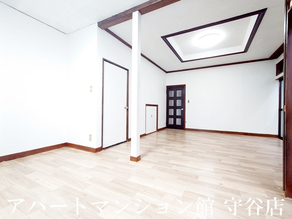 守谷市百合ヶ丘二丁目戸建の居間・リビング